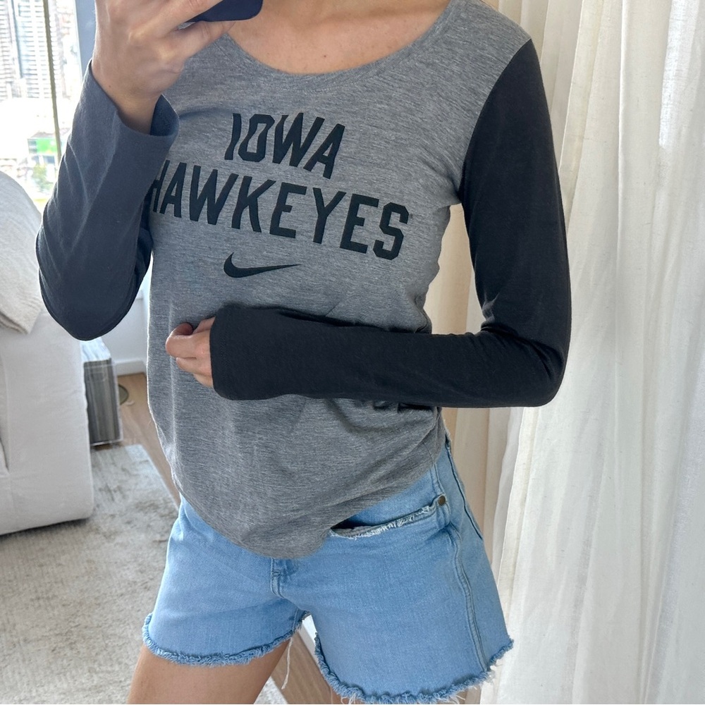 Nike Women's Gray Iowa Hawkeyes Long Sleeve Tee